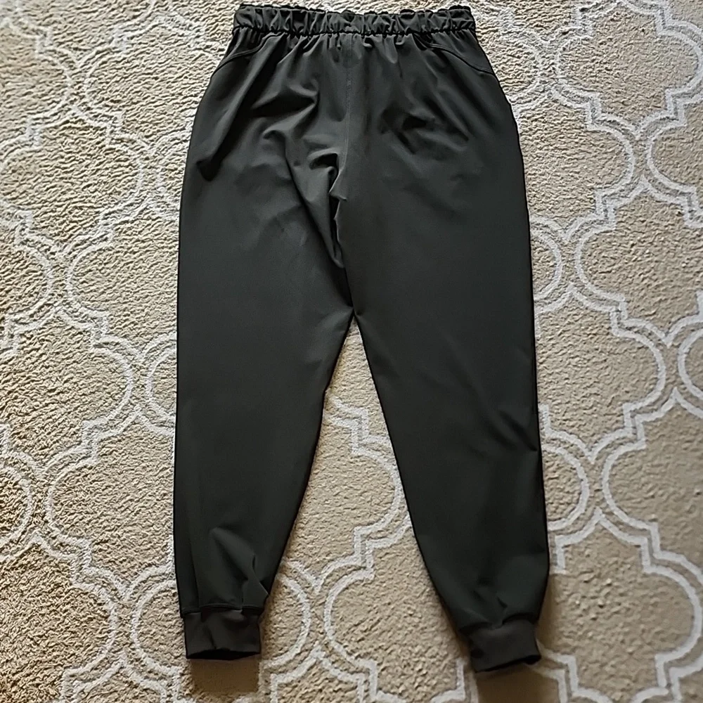 Lululemon Stetch High-Rise Jogger in Dark Olive EUC - Picture 4 of 8